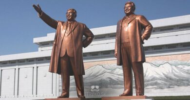 Čo je Juche, čučche, jucheizmus v Severnej Kórey, foto sochy lídrov KĽDR